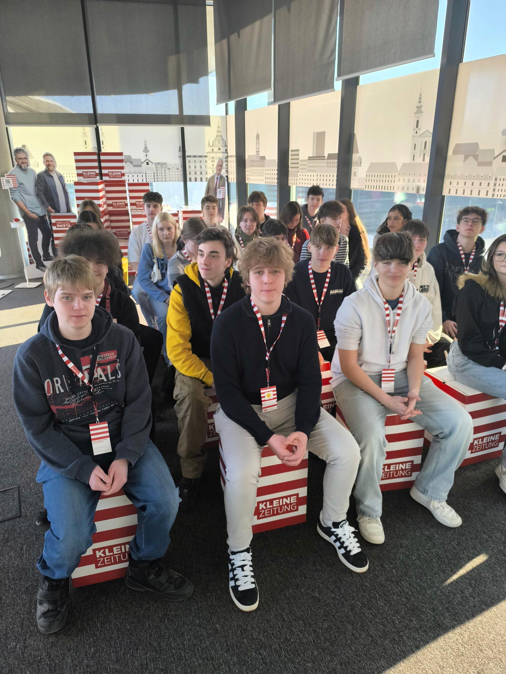 Medienprojekt der 2. Klassen: Besuch bei der Kleinen Zeitung & Antenne SteiermarkMedien